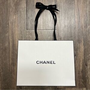 CHANEL White Black Bow Paper Gift Bags Ribbon Bow Reusable Luxe Elegant Holiday